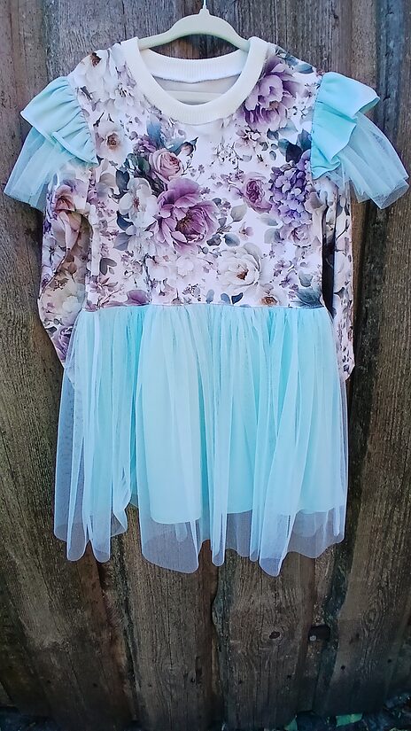 Violetie ziedi ar gaiši mint tillu.104./110.izmērs